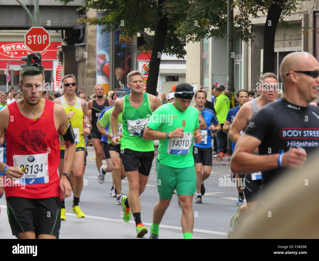 Berlin-Marathon 2015. 2015.09.28 Tausende von Athleten laufen. Stockfoto