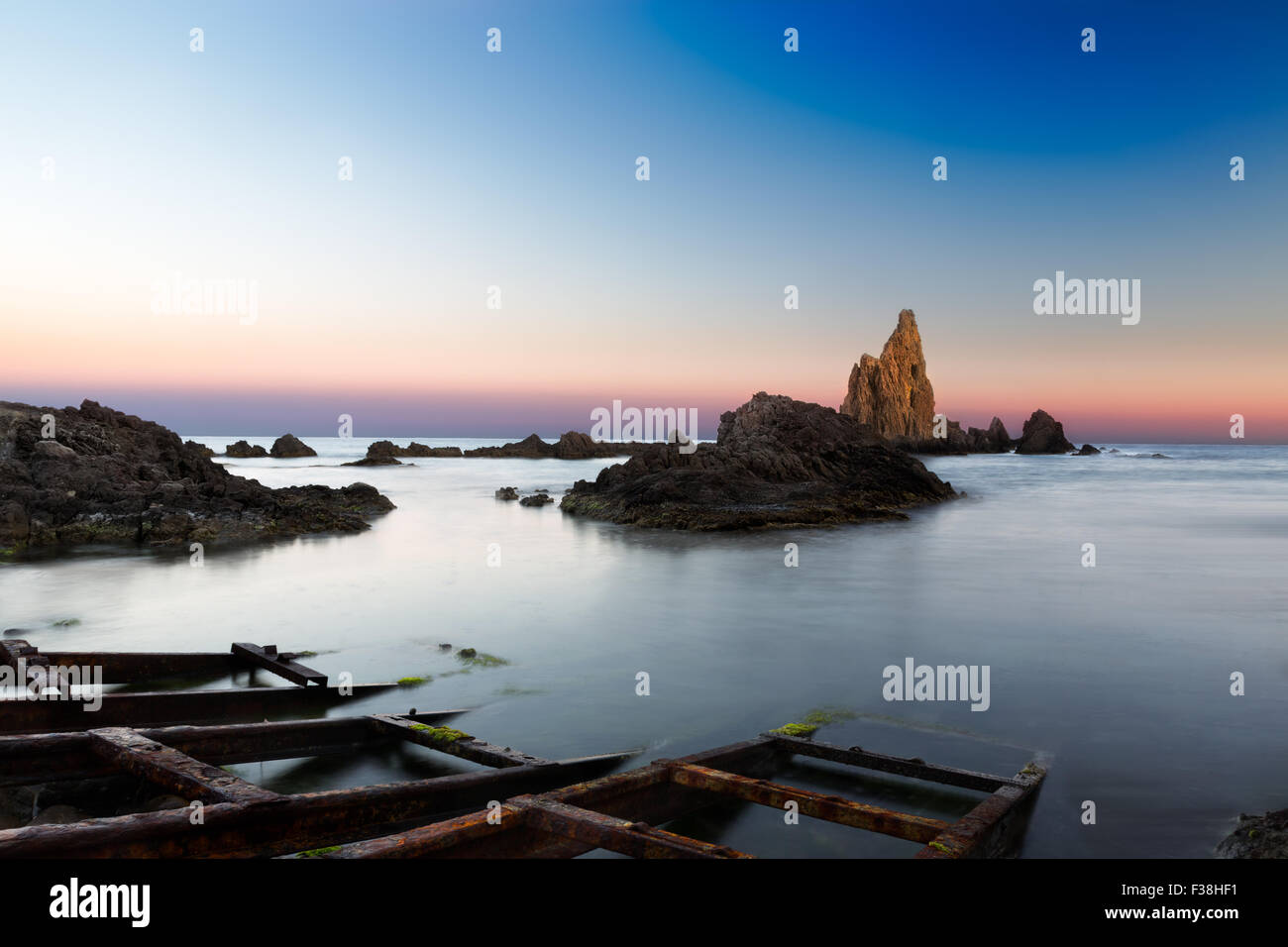 Meer nach Sonnenuntergang am Cabo del Gata, Almeria, Spanien Stockfoto