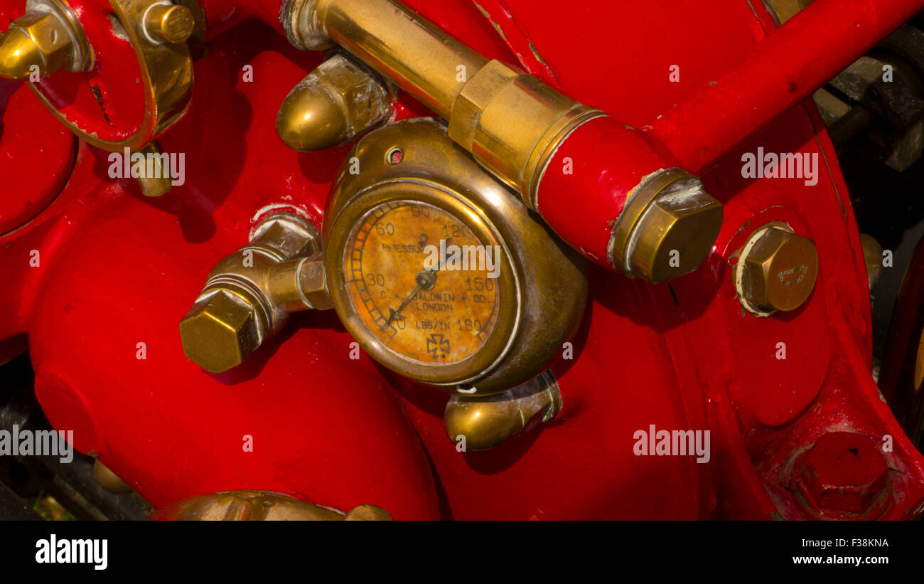 Close up Portrait of Fire Pump Manometer fotografiert auf der Krönungsfeierlichkeiten Feuer Show 2015 Stockfoto
