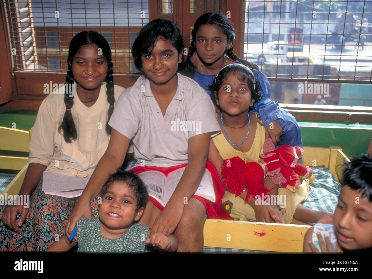 Mutter Teresa Waisen im großen Waisenhaus AJC unterwegs in Kolkata, Indien Stockfoto