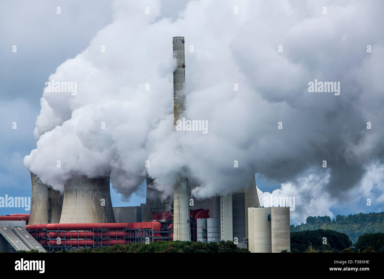 Braunkohle-Kraftwerk, Energieerzeugung, mit vielen CO2-Abgase in Grevenbroich-Neurath, der RWE Power AG Stockfoto