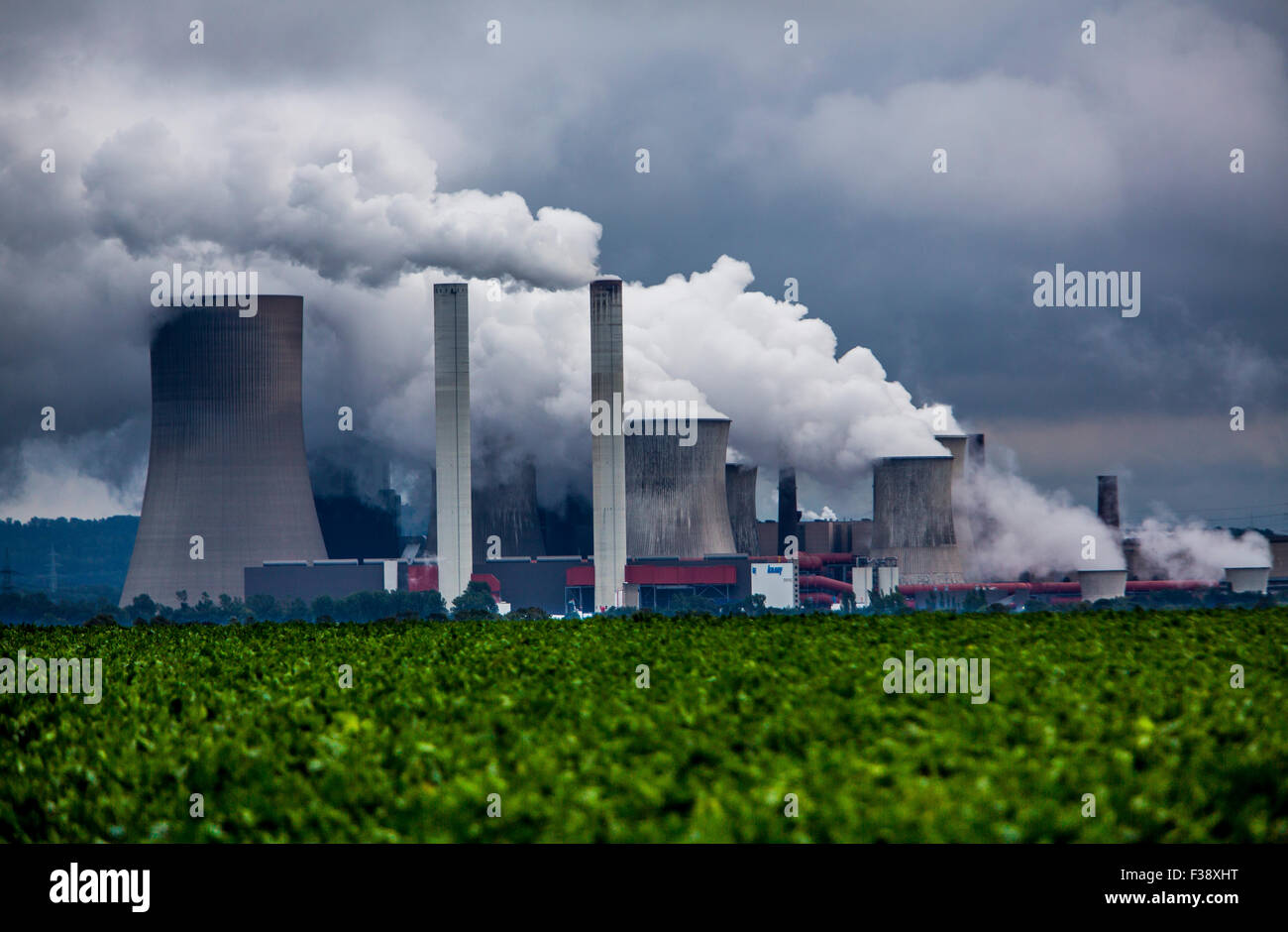 Braunkohle-Kraftwerk, Energieerzeugung, mit vielen CO2-Abgase, der RWE Power AG in Bergheim-Niederaußem Stockfoto