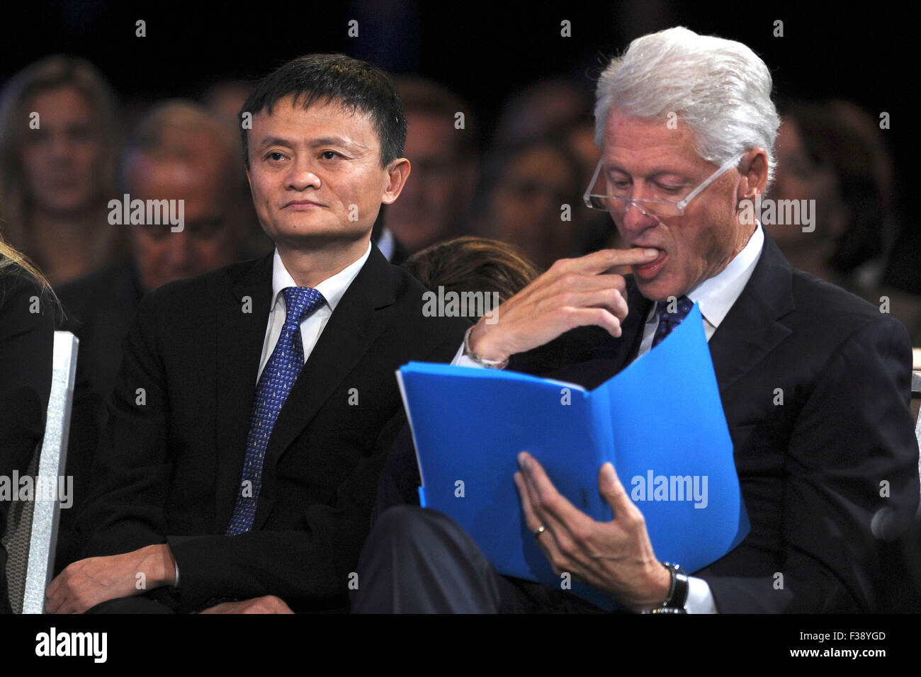 Jack Ma und Bill Clinton bei der Abschlussfeier der Clinton Global Initiative 2015 im Hotel Sheraton Times Square in New York am 29. September. Stockfoto