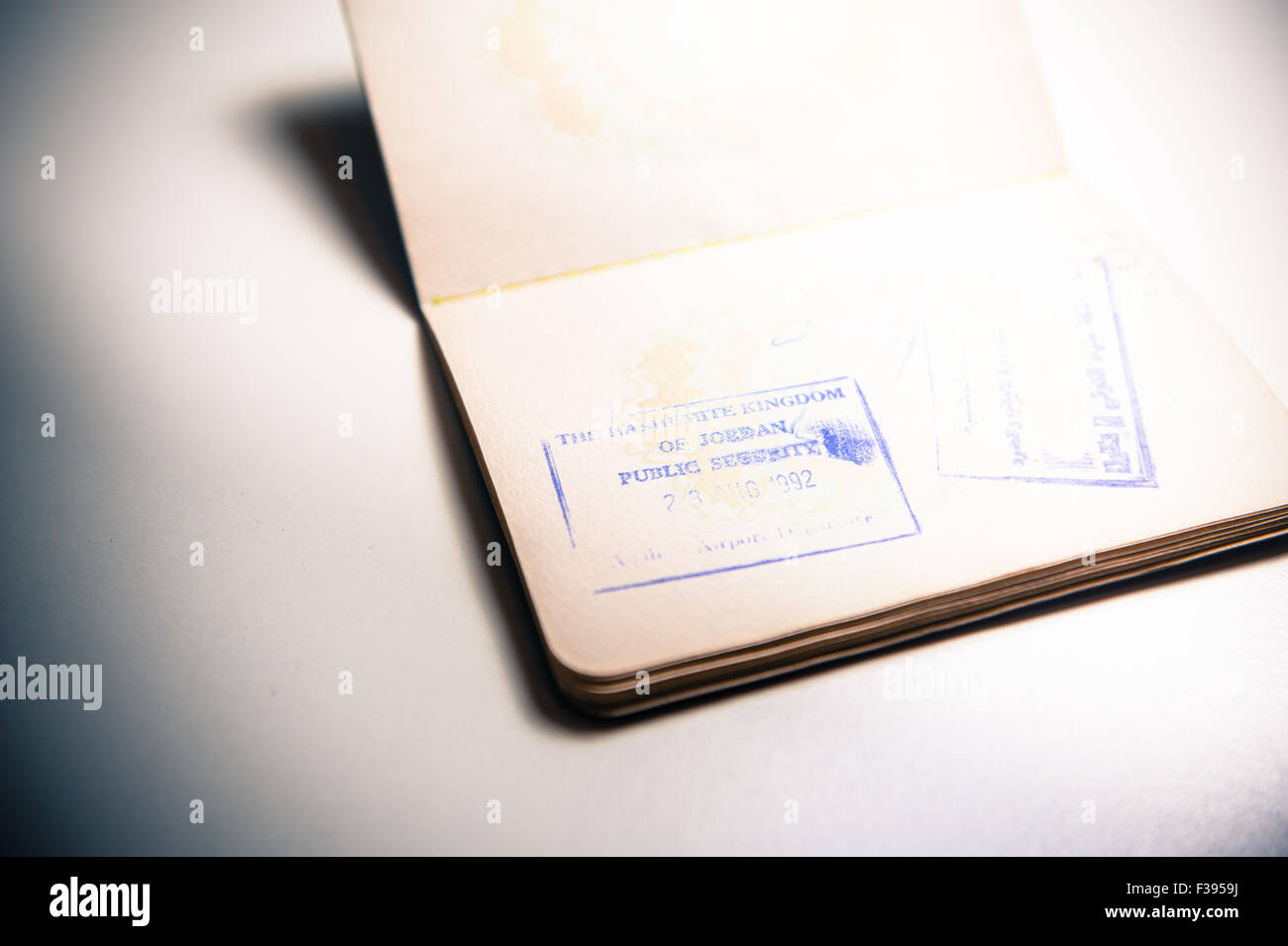 Jordan Grenze Stempel auf alten europäischen Pass, selektiven Fokus Stockfoto