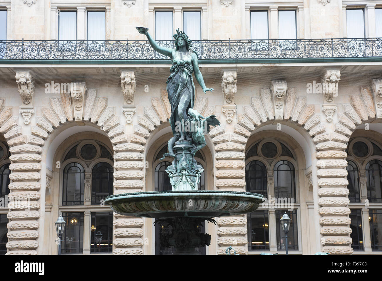 Blick auf das Rathaus, Rathaus Markt, Hamburg, Deutschland. Stockfoto