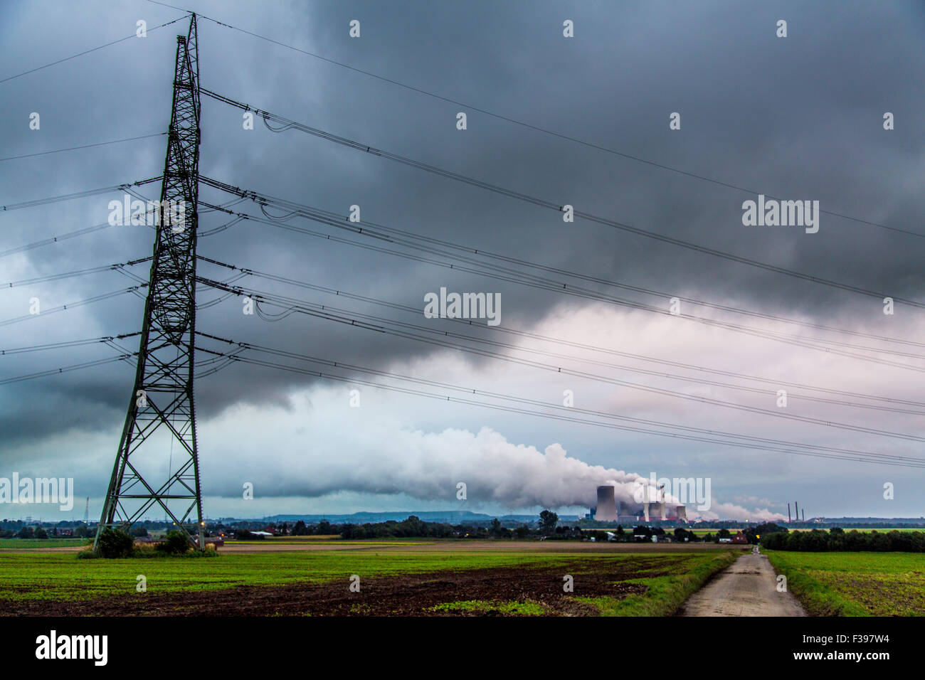 Braunkohle-Kraftwerk, Energieerzeugung, mit vielen CO2-Abgase, der RWE Power AG in Bergheim-Niederaußem Stockfoto