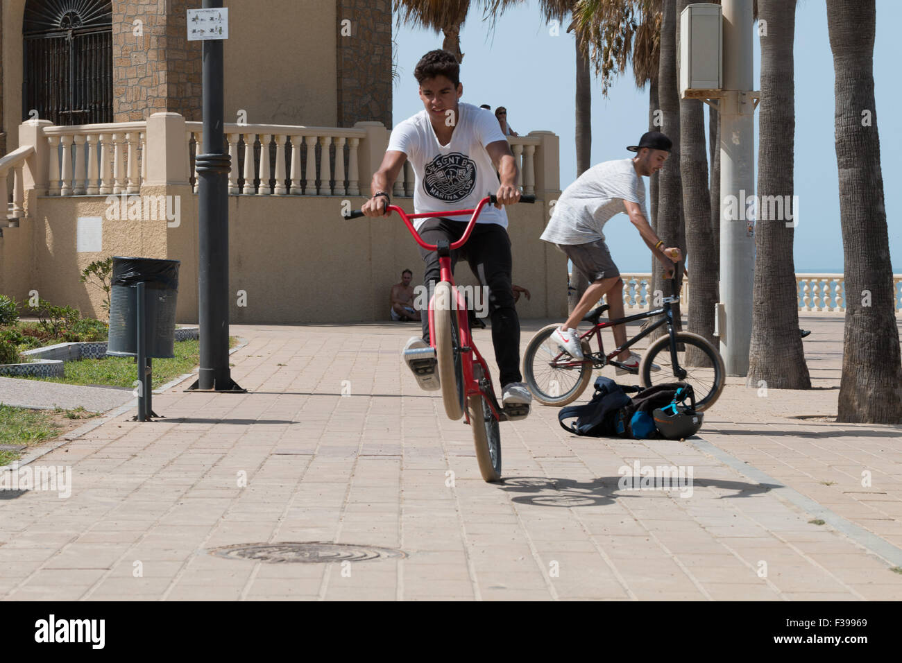 Bicycle stunts -Fotos und -Bildmaterial in hoher Auflösung – Alamy