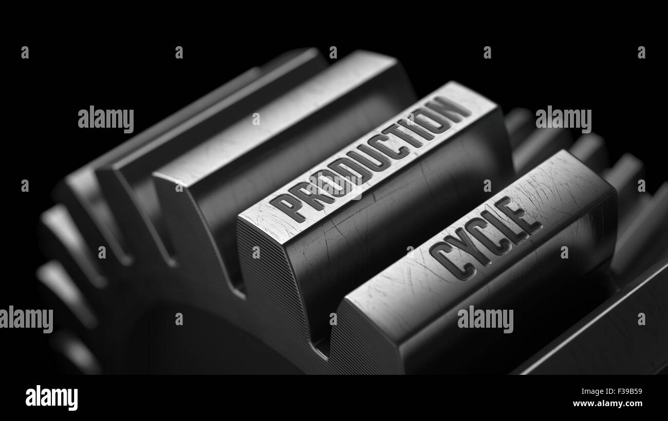 Produktionszyklus auf Metallzahnräder auf schwarzem Hintergrund. Stockfoto