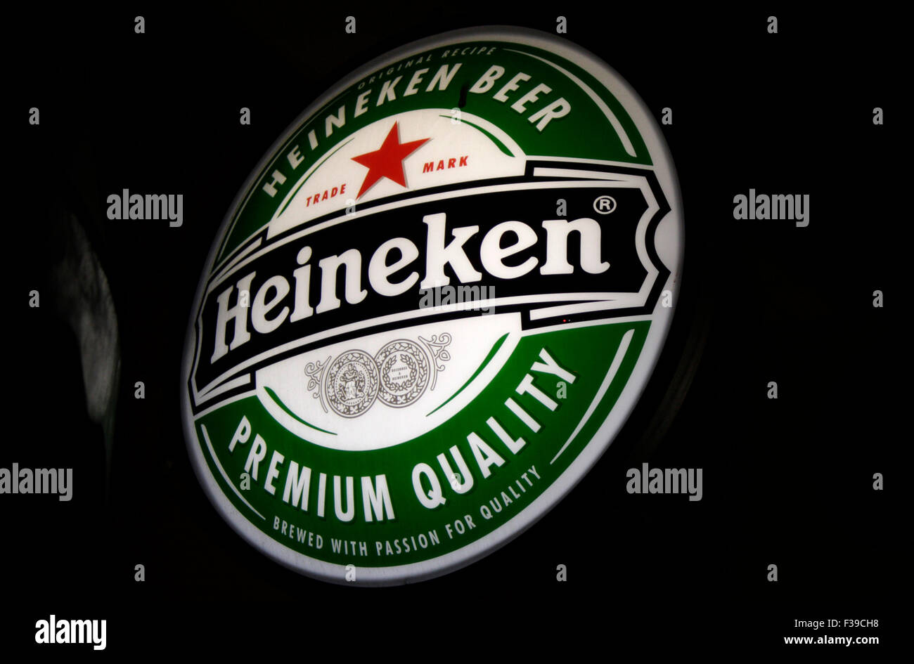 Heineken bier -Fotos und -Bildmaterial in hoher Auflösung – Alamy