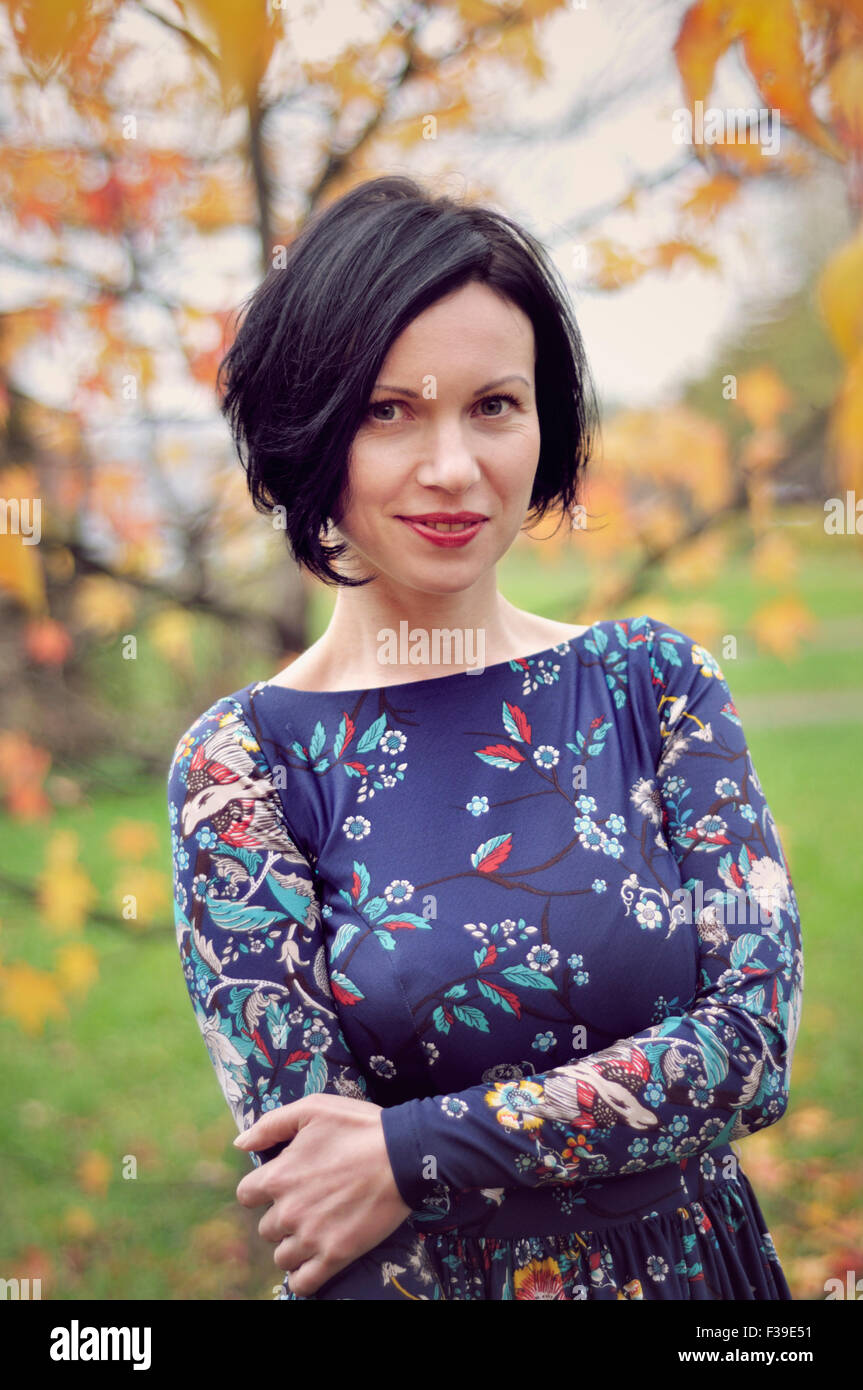 Lächelnd Mitte Erwachsene Frau Porträt Stockfoto