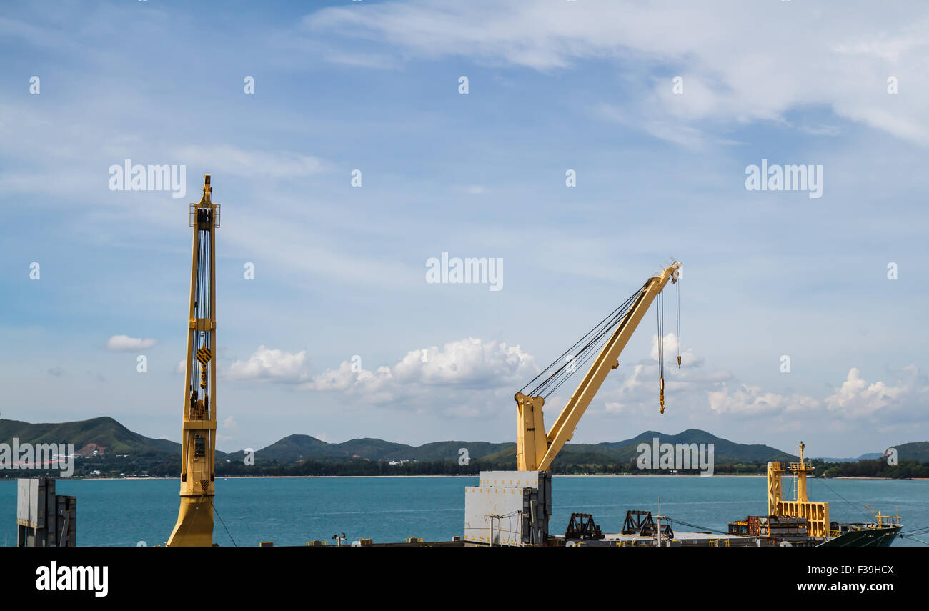 Gelbe industrielle Werft-Kran Stockfoto