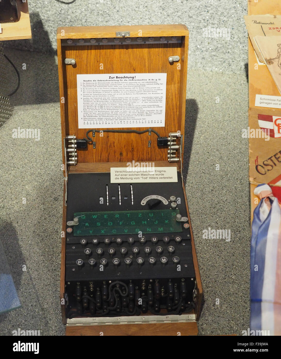 Enigma-Code-Maschine auf dem Display in dem Heeresgeschichtlichen Museum in Wien, Österreich Stockfoto