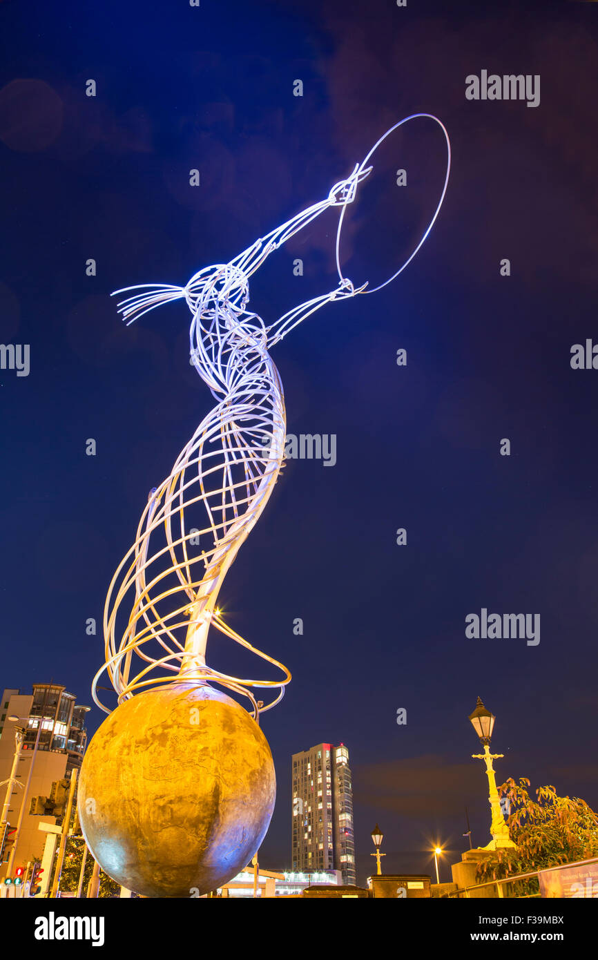 Leuchtfeuer der Hoffnung Statue von Andy Scott in Thanksgiving Square, Belfast, Grafschaft Antrim, Nordirland, Vereinigtes Königreich Stockfoto