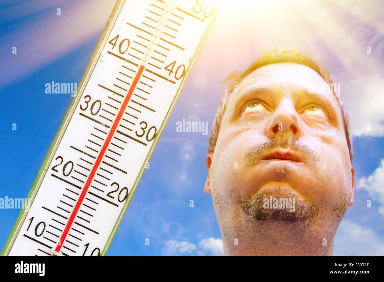 Mann an sehr heißen Tag Stockfoto