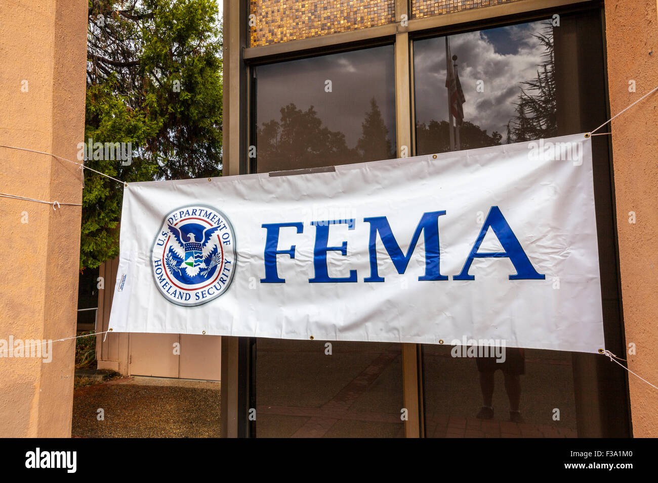 Ein Fema-Schild an der Disaster Recovery Center in San Andreas, Kalifornien nach Butte Feuer Hunderte obdachlos. Stockfoto