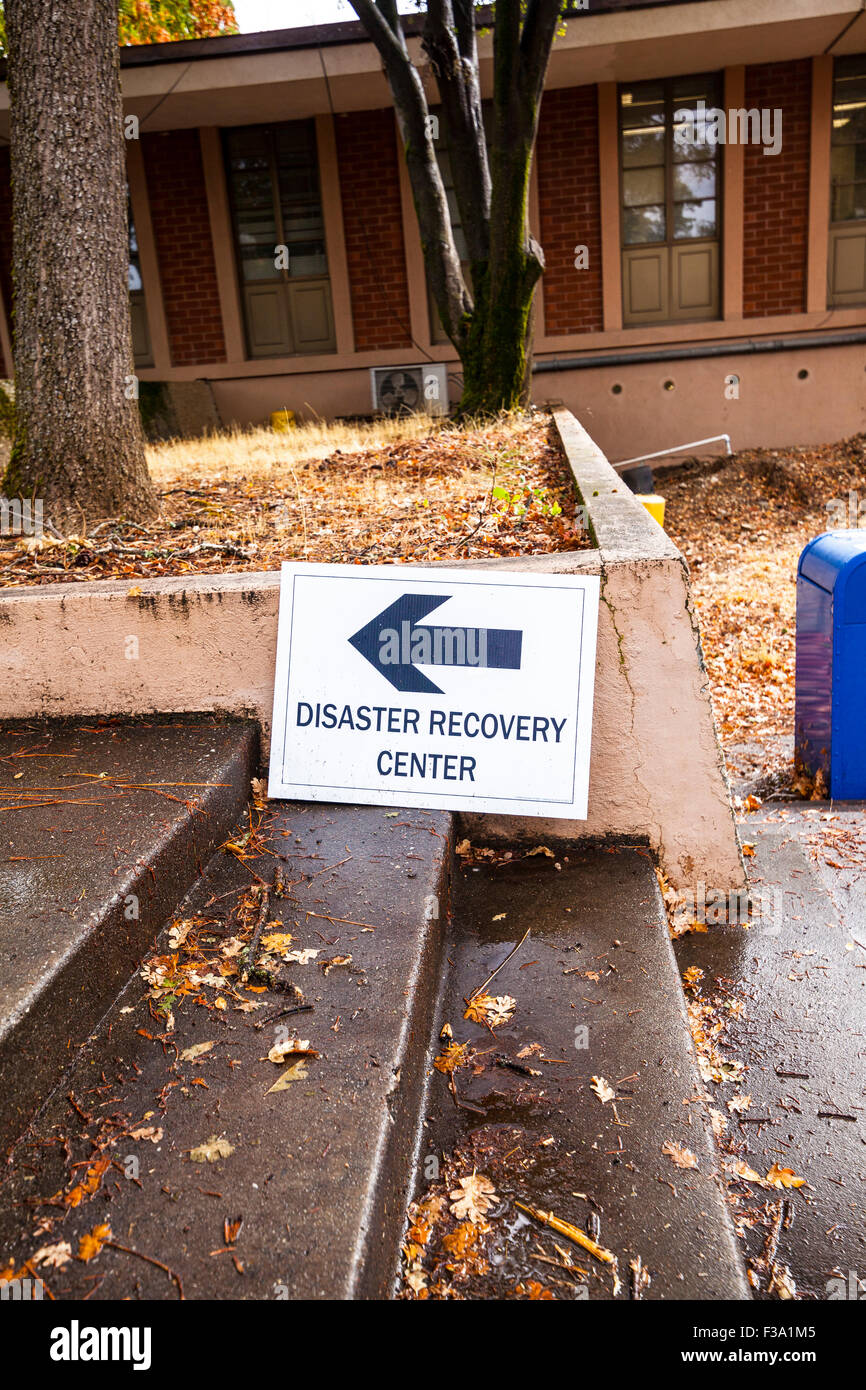 Ein Schild, Menschen für das Disaster Recovery Center in San Andreas Kalifornien nach dem Butte Brand Stockfoto