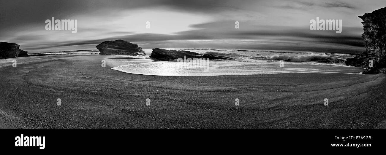 Portugal: Malerische Strand Panoramablick (bw) Stockfoto