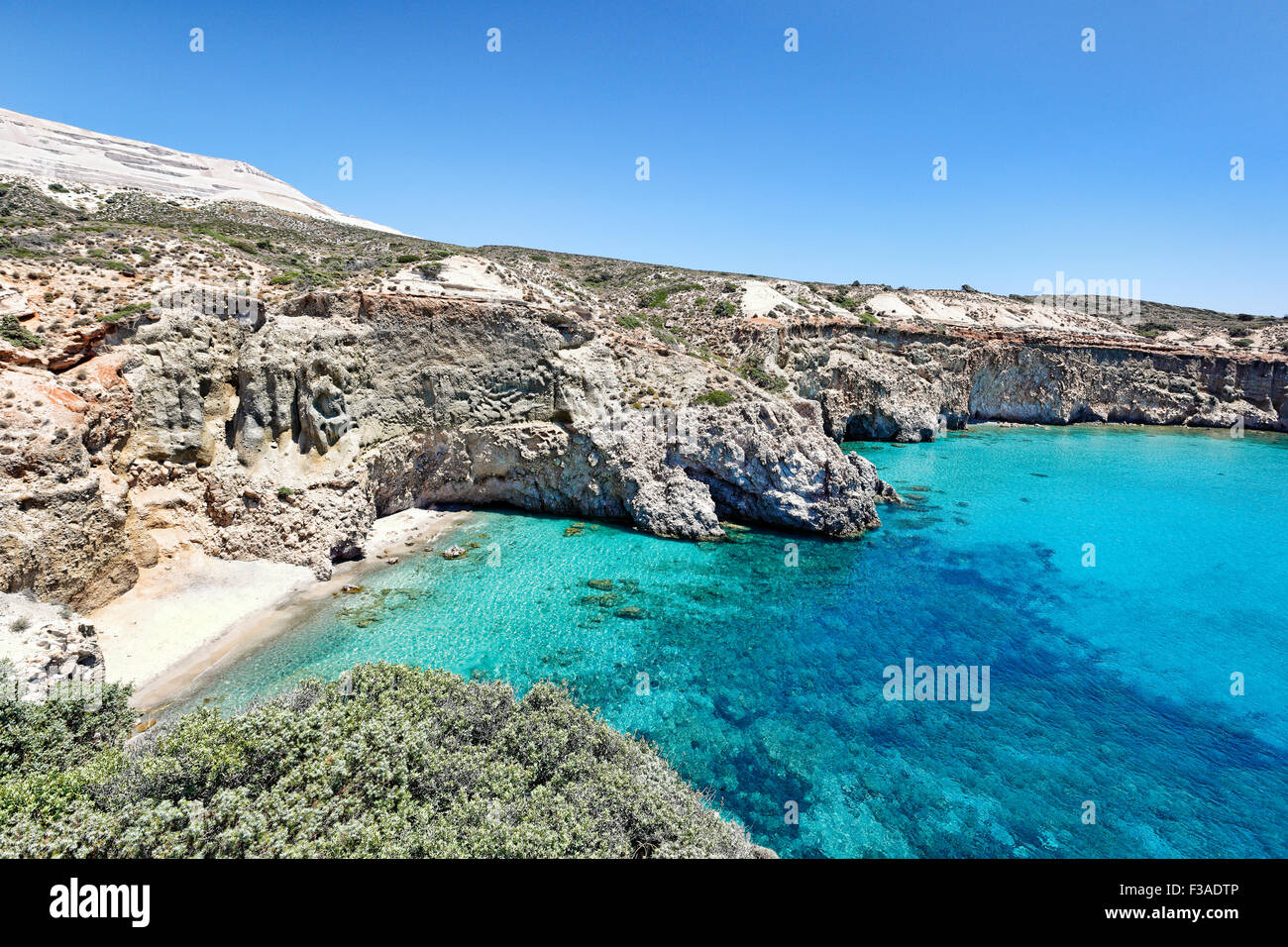 Der schöne Strand Tsigrado in Milos, Griechenland Stockfoto