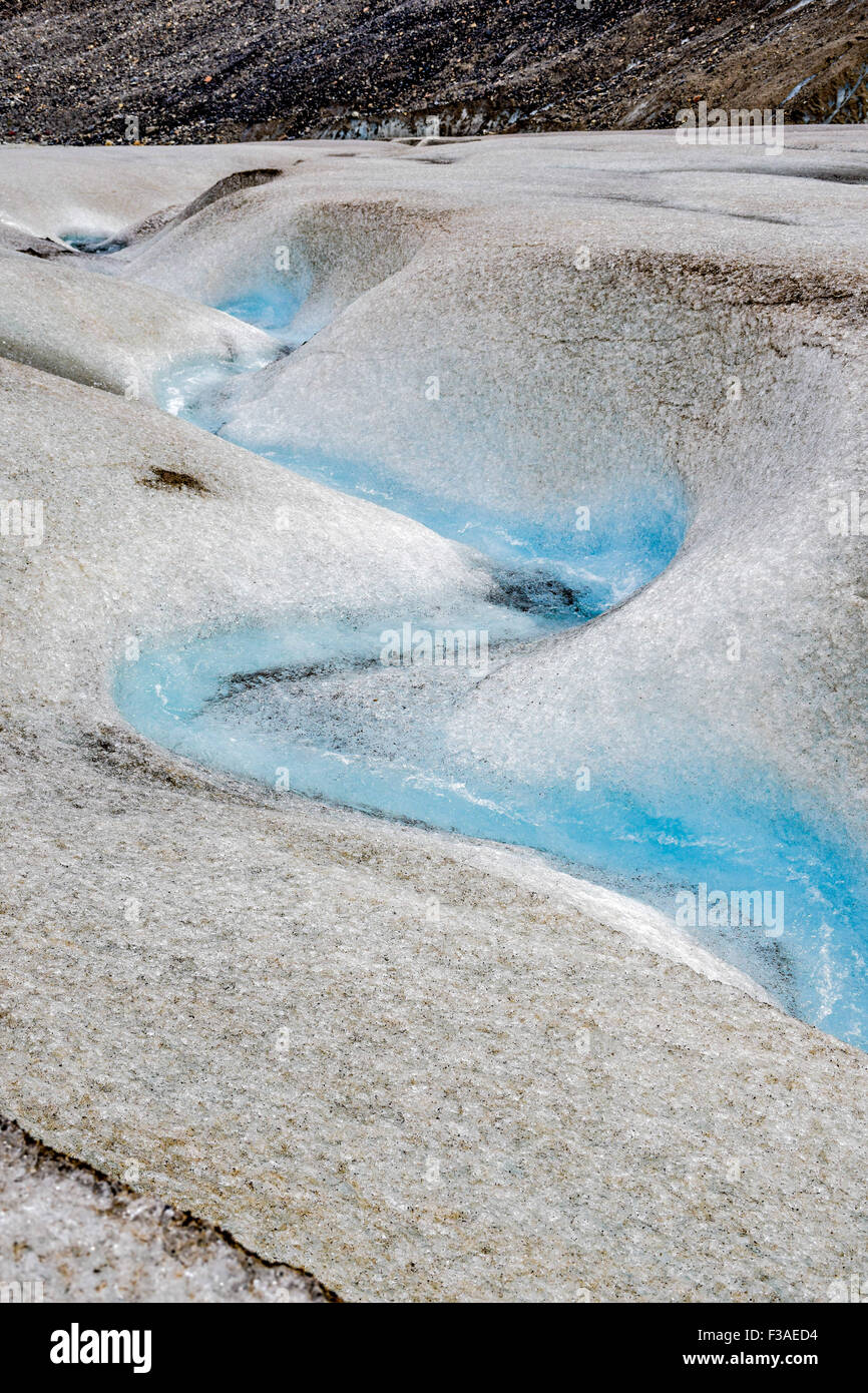 Gletscherbach am Athabasca Gletscher, Alberta, Kanada Stockfoto