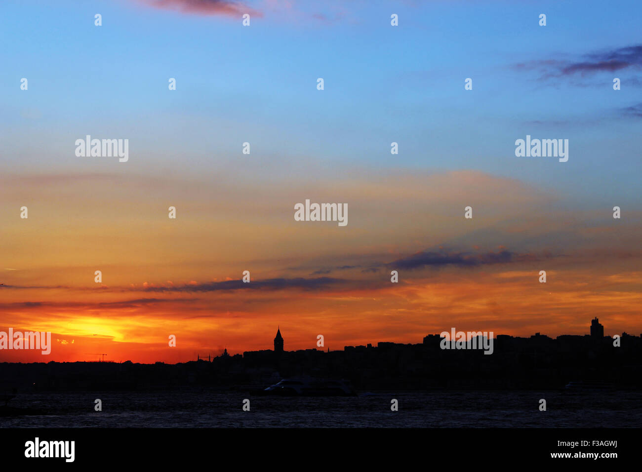 Sonnenuntergang am Bosporus. Stockfoto