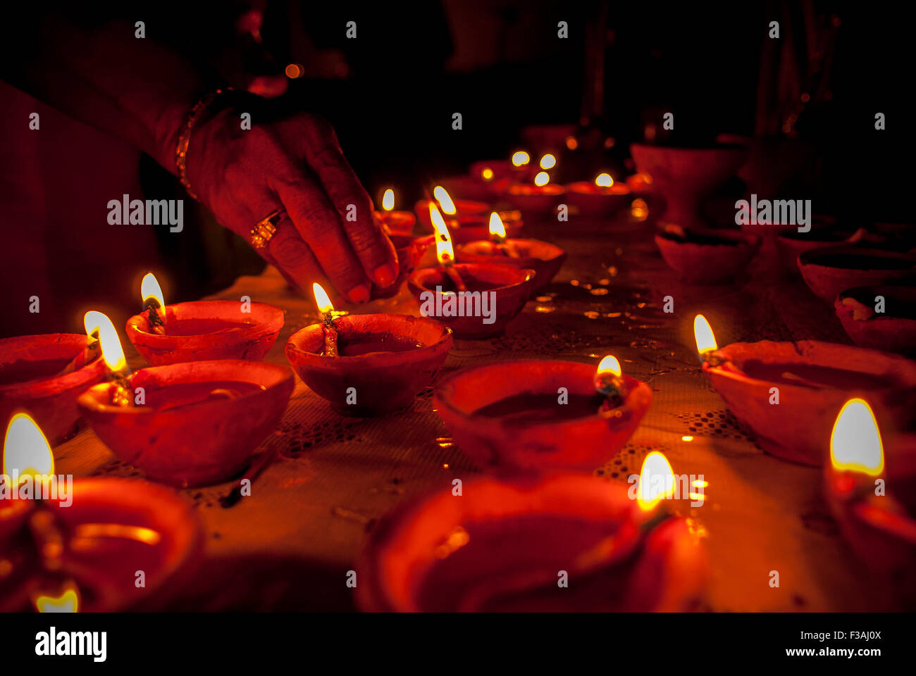Aufhellende Deyas für Diwali. Stockfoto