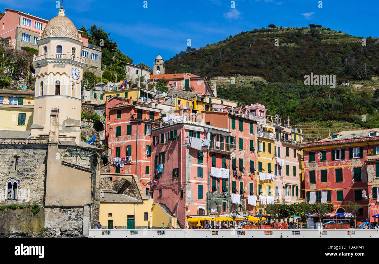 Schöne Vernazza Dorf im Nationalpark Cinque Terre, Italien. Stockfoto