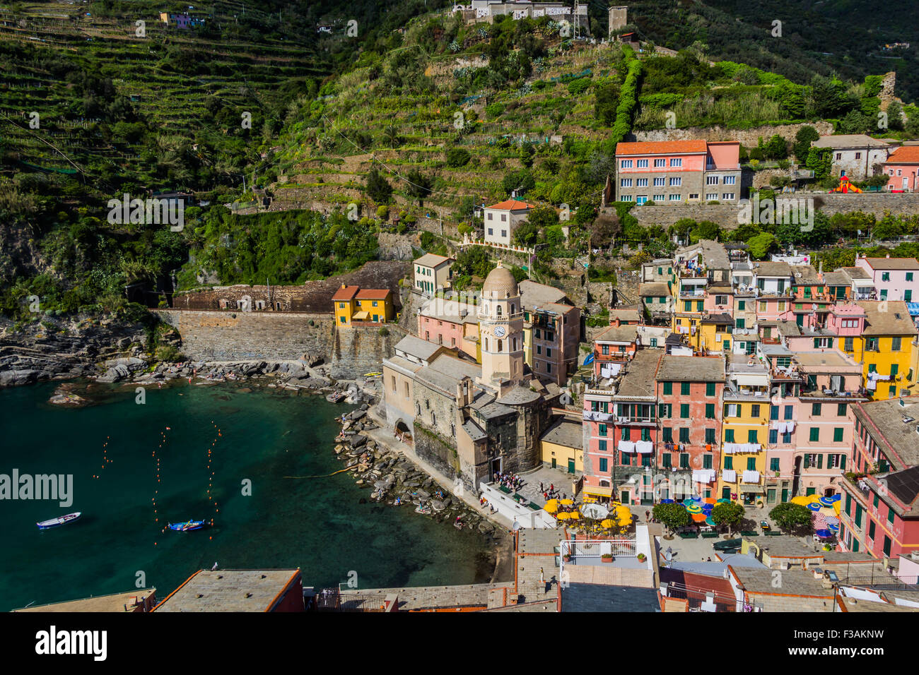Schöne Vernazza Dorf im Nationalpark Cinque Terre, Italien. Stockfoto