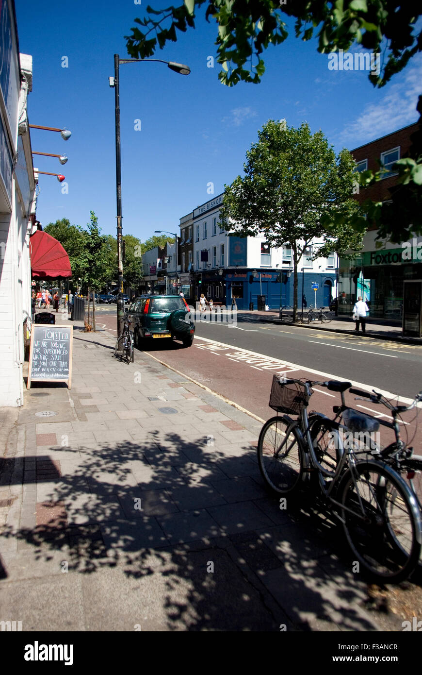 Einkaufsstraße in East Dulwich, London Stockfoto