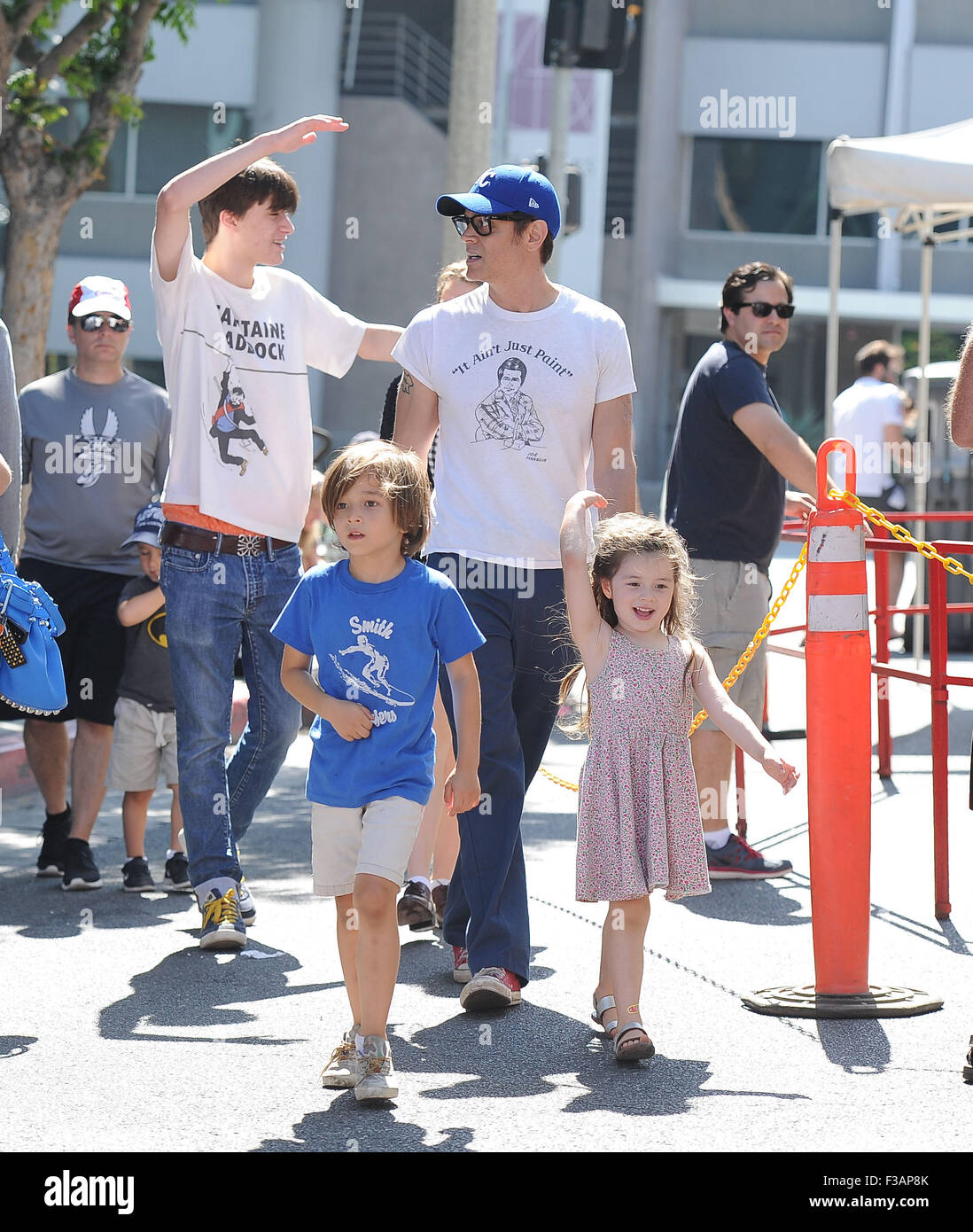 Johnny Knoxville und seine Kinder Rocko und Arlo Clapp bei der Bauern-Markt-Featuring: Johnny Knoxville, Arlo Clapp, Rocko Clapp wo: Los Angeles, California, Vereinigte Staaten von Amerika bei: 2. August 2015 Stockfoto