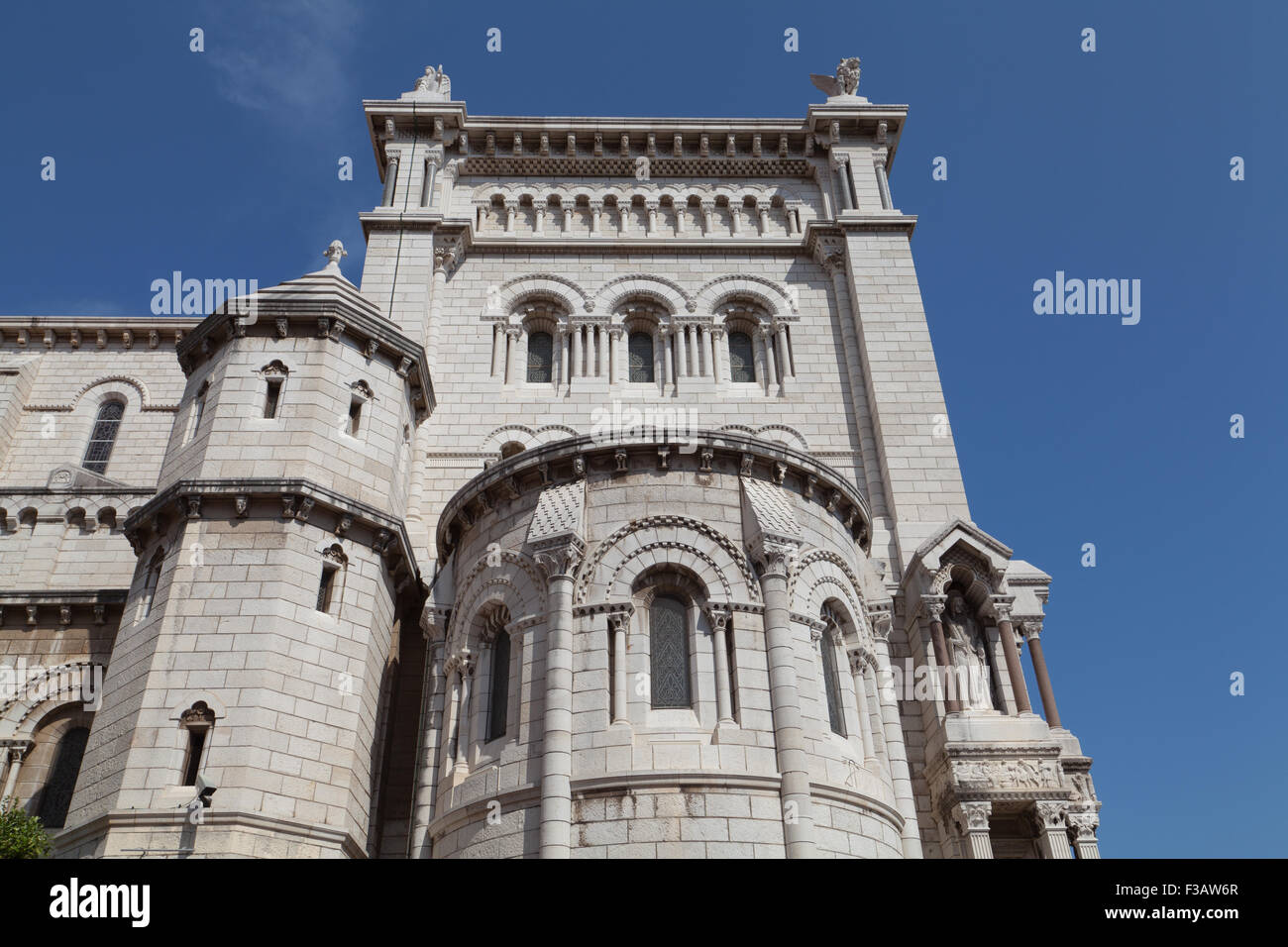 Kathedrale unserer lieben Frau der Unbefleckten Empfängnis (Seitenansicht), Fürstentum Monaco-Ville. Stockfoto