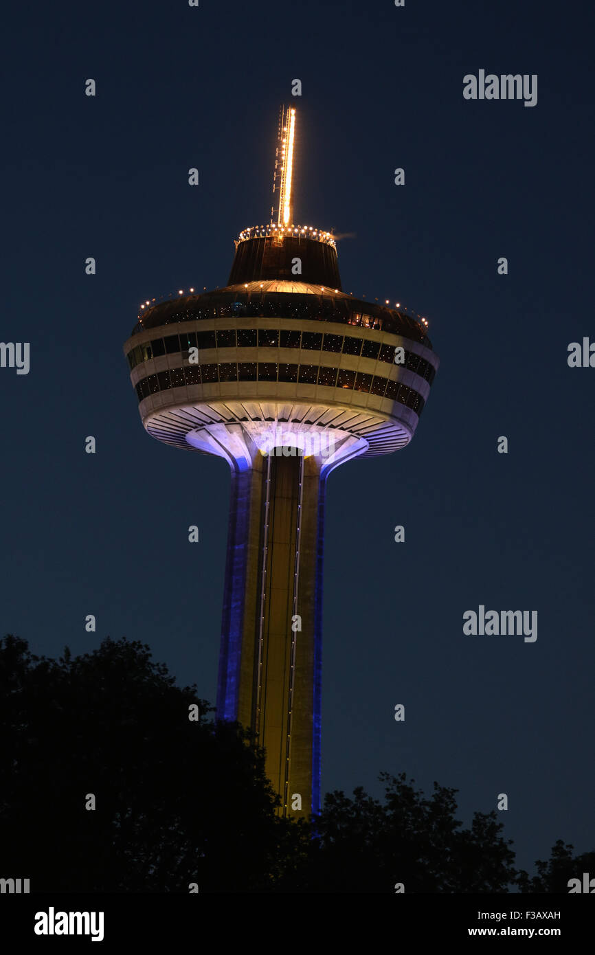 Skylon Tower. Bei Nacht. Niagara Falls, Ontario, Kanada. Stockfoto