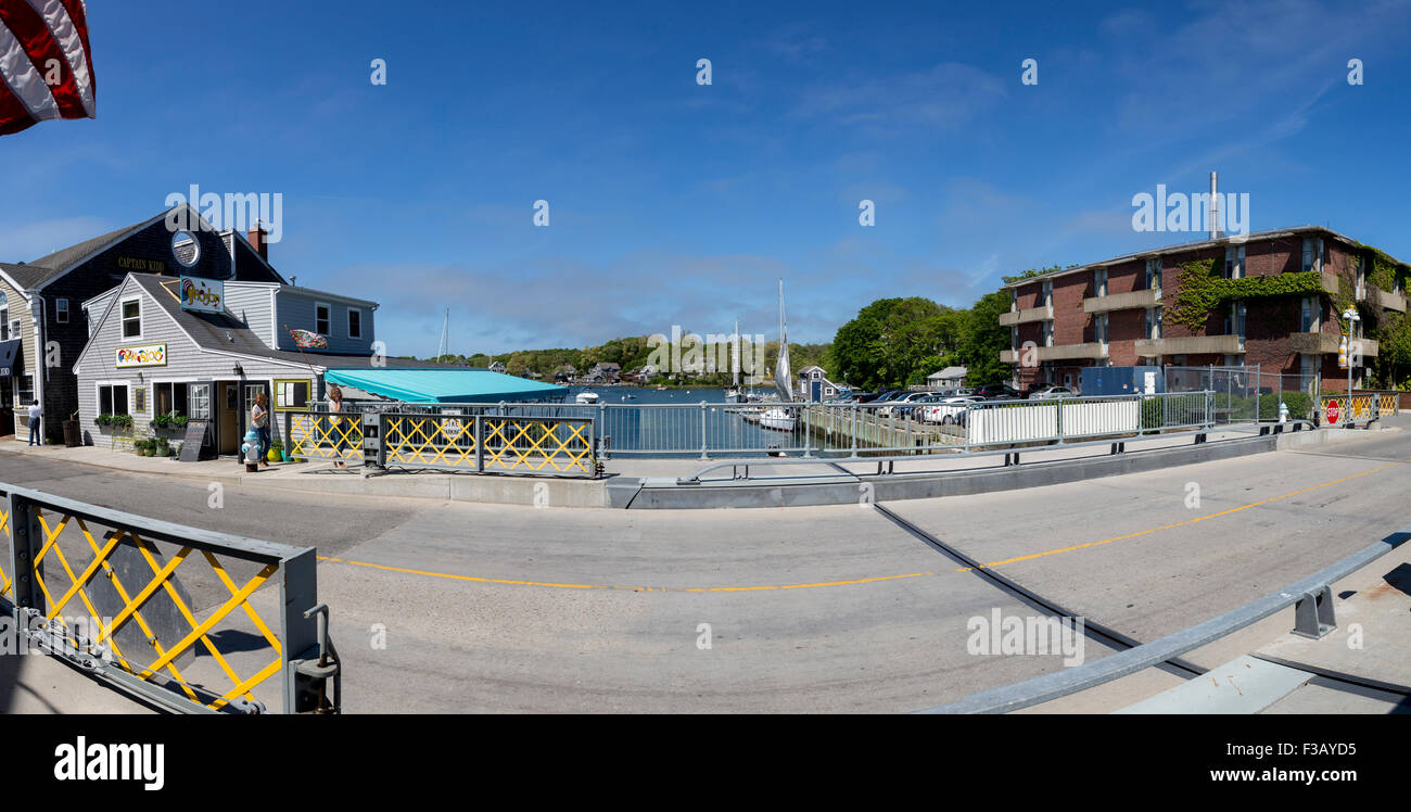 Aal Teich Brücke geschlossen Zugbrücke kein Verkehr im Panorama Holz Loch Massachusetts, USA Stockfoto