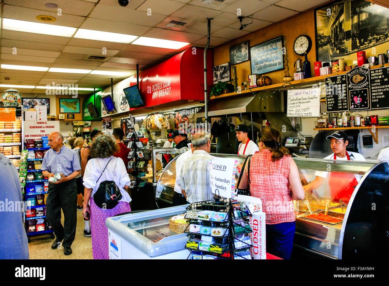 Im Inneren des italienischen Deli Bay City und Bäckerei in der Innenstadt von Santa Monica, Kalifornien Stockfoto