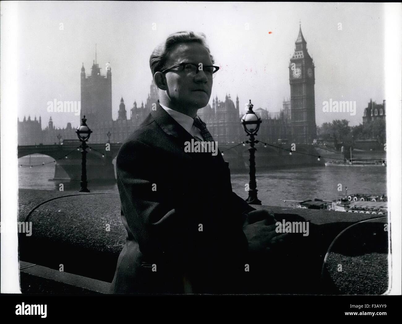 26. Dezember 1965 - Wunschdenken? Aus südlicher Richtung Borough Council es ist ein langer Weg, der Mutter der Parlamente aber Herr Albert Murray ist hoffnungsvoll als eine Dose sein. © Keystone Bilder USA/ZUMAPRESS.com/Alamy Live-Nachrichten Stockfoto