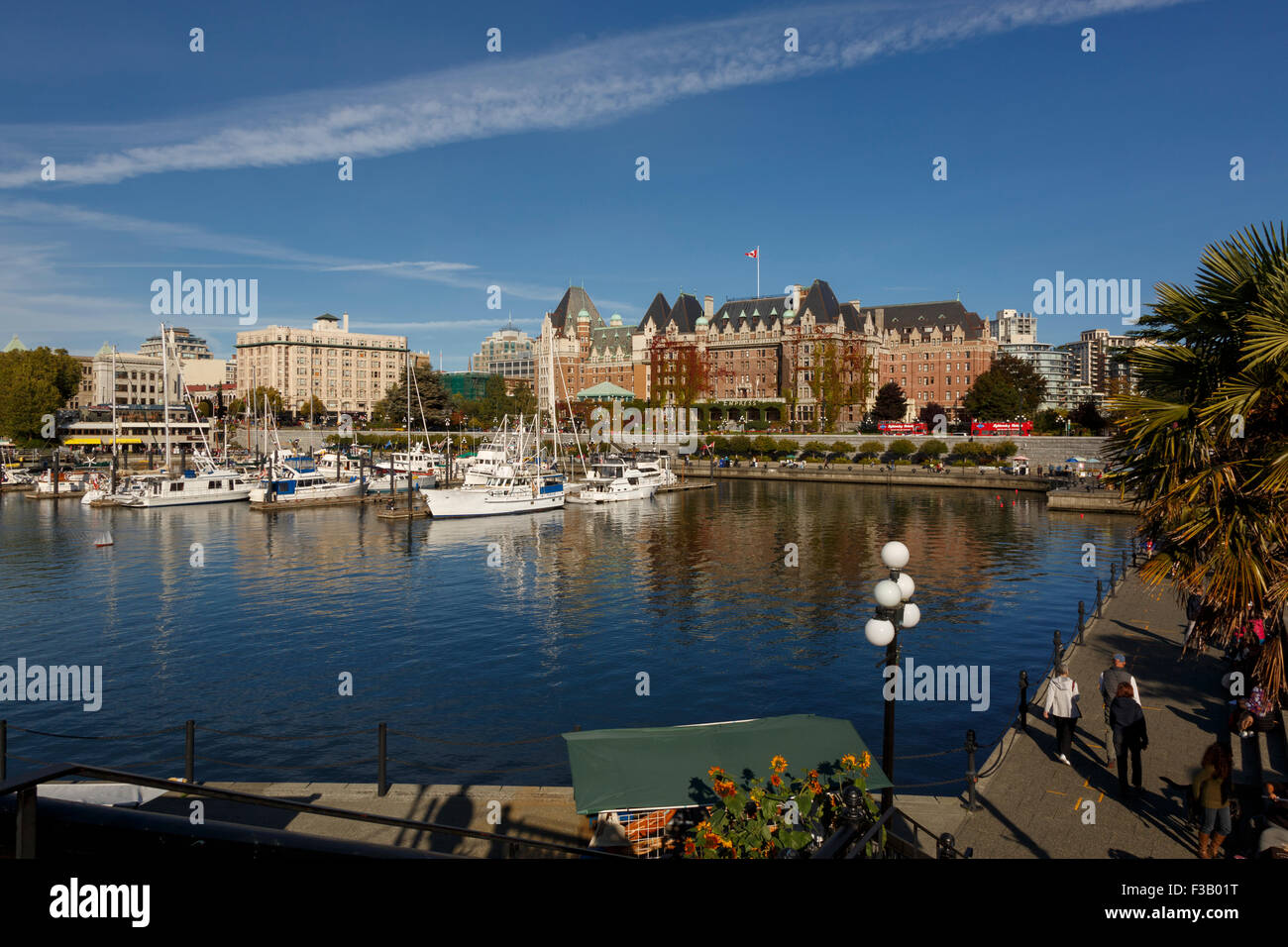 Der Inner Harbour in Victoria auf Vancouver Island, British Columbia, Kanada zeigt das historische Empress hotel Stockfoto