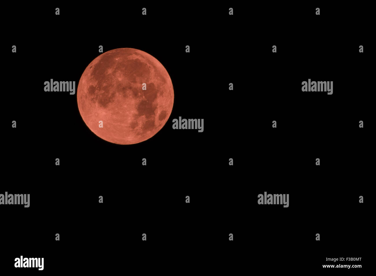 Florenz, Italien - September 2015 - Blood Red Moon während der Mondfinsternis. Italien, 2015 Stockfoto
