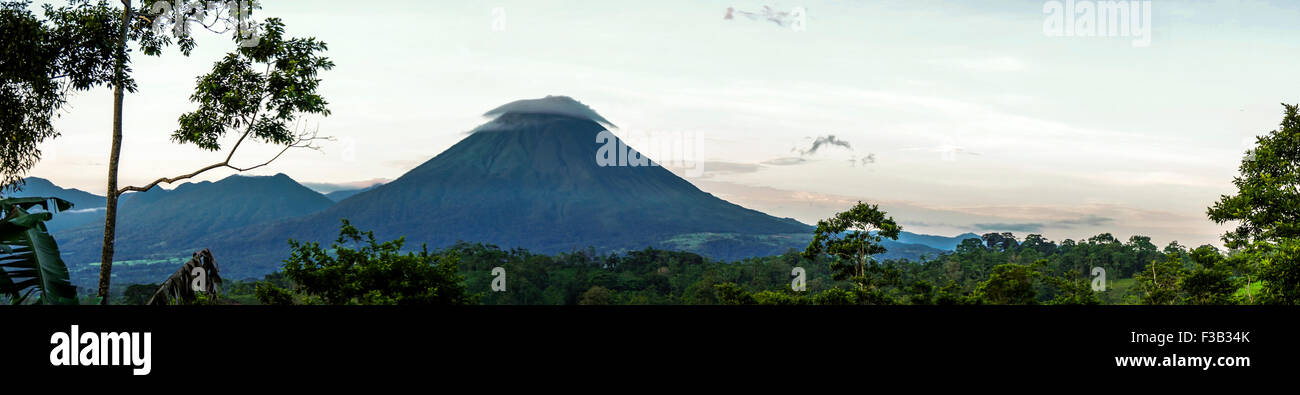 Panoramaansicht des Vulkans Arenal in Costa Rica Stockfoto