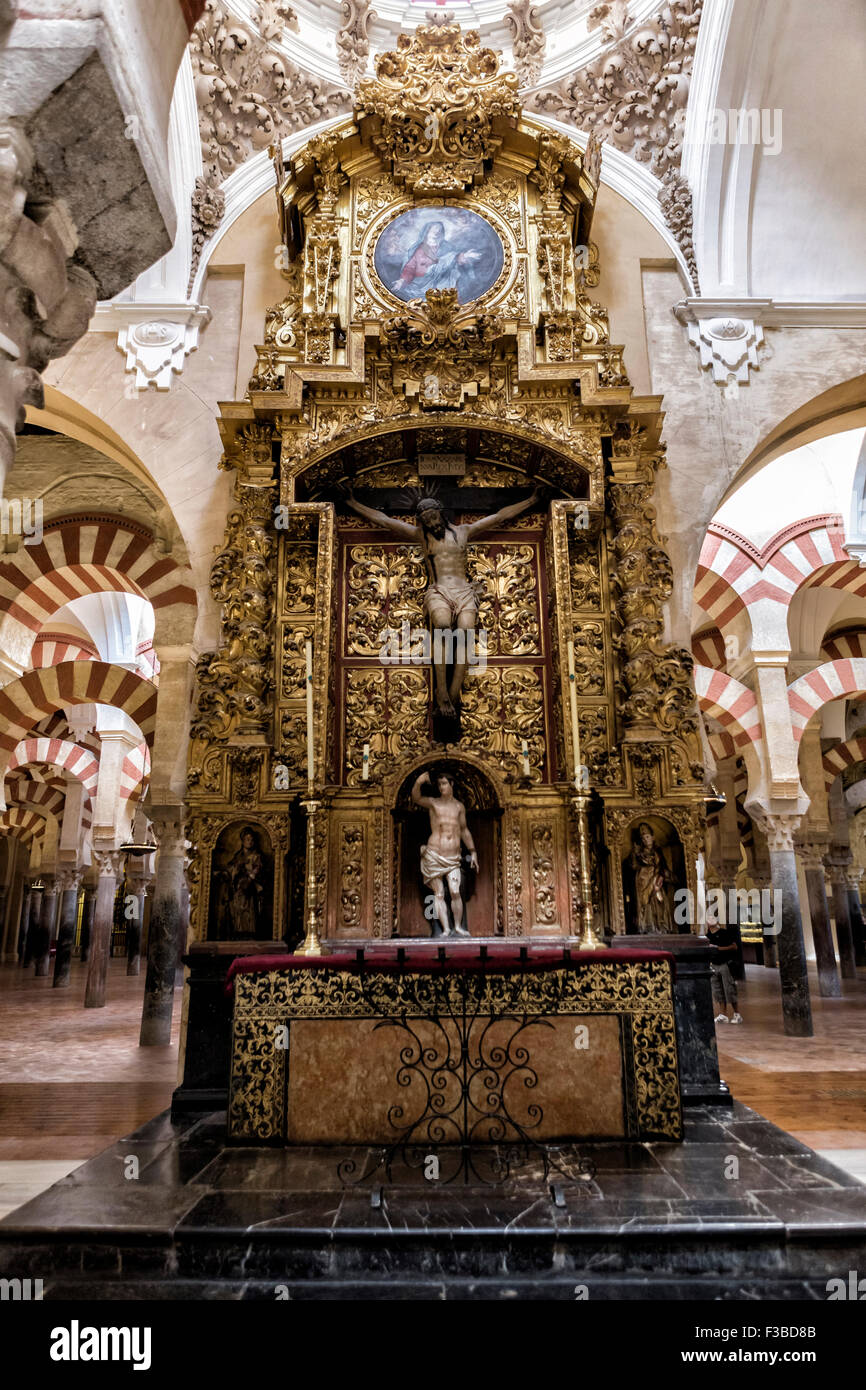 Cordoba, Spanien - 10. august 2015: Innenansicht der Kathedrale von Cordoba, eine romanische und gotische Kirche im Süden von alten Kastilien Stockfoto