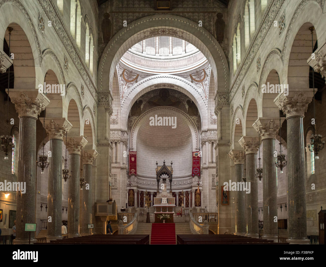 Hauptschiff Tours Basilika St Martin Stockfotografie Alamy