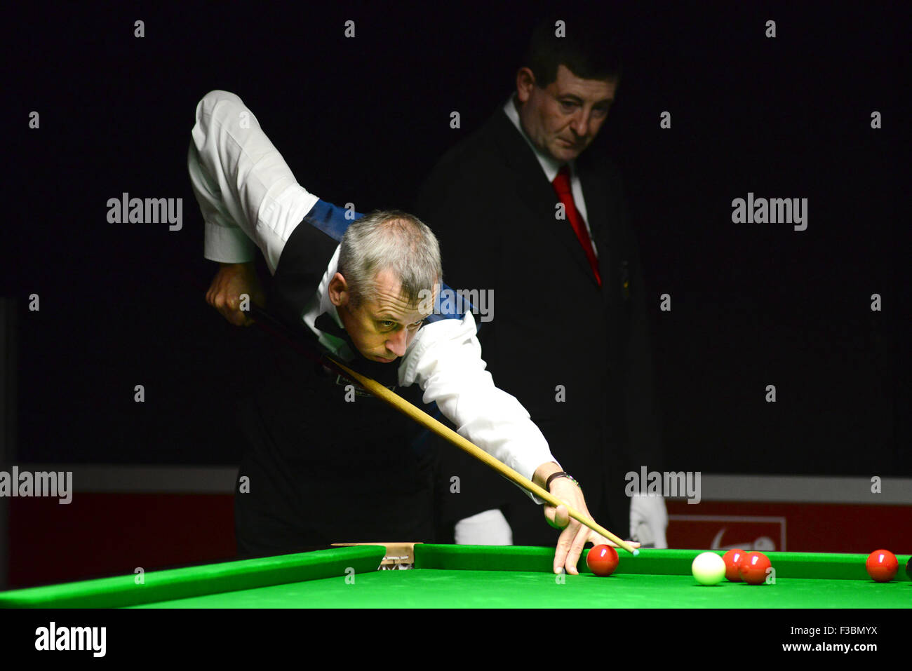 Snookerspieler Nigel Bond spielen in der 2015 International Championship Qualifikation, Barnsley, UK. Stockfoto