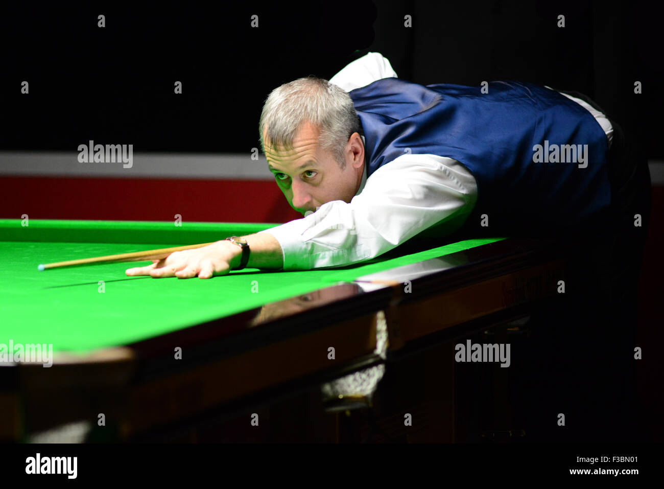 Snookerspieler Nigel Bond spielen in der 2015 International Championship Qualifikation, Barnsley, UK. Stockfoto