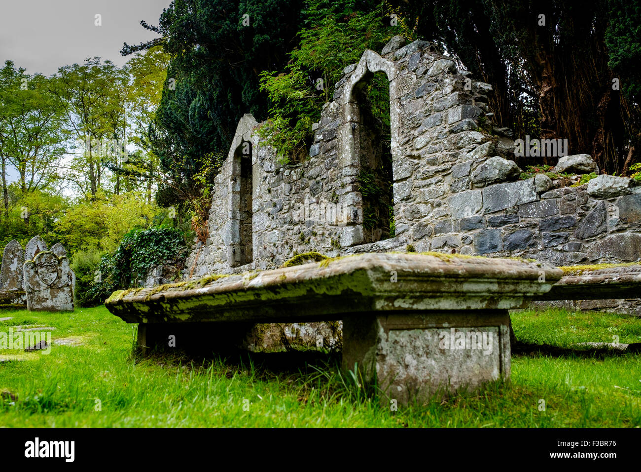 Alte Grabsteine in Balquhidder Kirk Friedhof in die Trossachs, Schottland Stockfoto