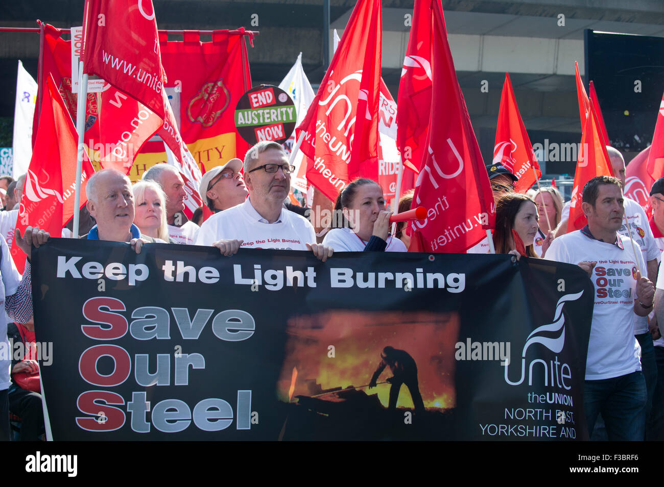 Len McCluskey, Unite schließt sich der Union Generalsekretär Arbeiter aus den Redcar Stahl-Werken, die mit Redundanz bedroht sind Stockfoto