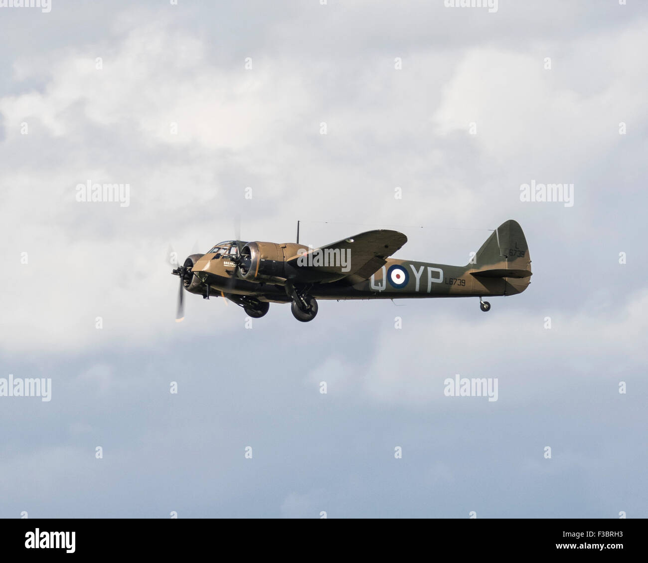 Restaurierte Bristol Blenheim Mk.I 2. Weltkrieg RAF leichte Bomber an der 2015 Luftschlacht um England 75. Jahrestag Überflug in Goodwood Stockfoto