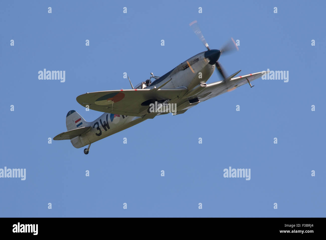 Supermarine Spitfire Mk IX MK732 aus den Niederlanden in der Luftschlacht um England 75. Jahrestag Überflug Stockfoto
