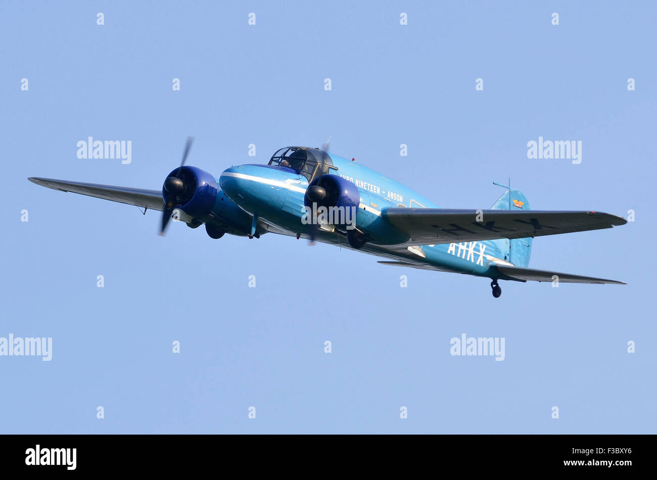 1930er Jahren Avro Anson C19 anzeigen bei der Airshow-Saison-Finale, Shuttleworth Collection, Old Warden, Bedfordshire, UK. 4. Oktober 2014. Bildnachweis: Antony Brennnessel/Alamy Live-Nachrichten Stockfoto