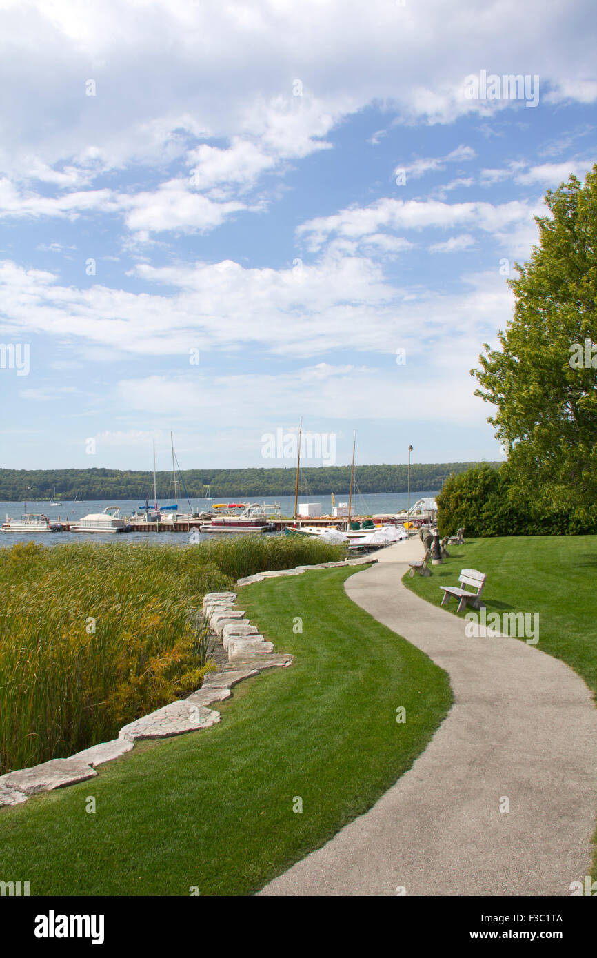 Gepflegten Harborside Park grenzt Green Bay in ordentlich Dorf von Ephraim, Door County, Wisconsin. Stockfoto