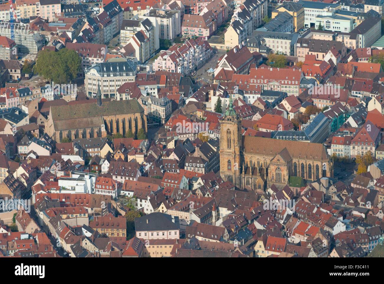 Frankreich, Haut Rhin (68), Colmar, Altstadt, Kathedrale Collegiale Saint Martin (Luftaufnahme) Stockfoto