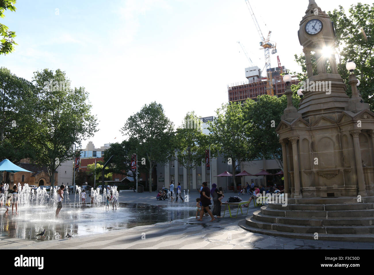 Brunnen am Centenary Square in der Kirche Street Mall, Parramatta. Stockfoto