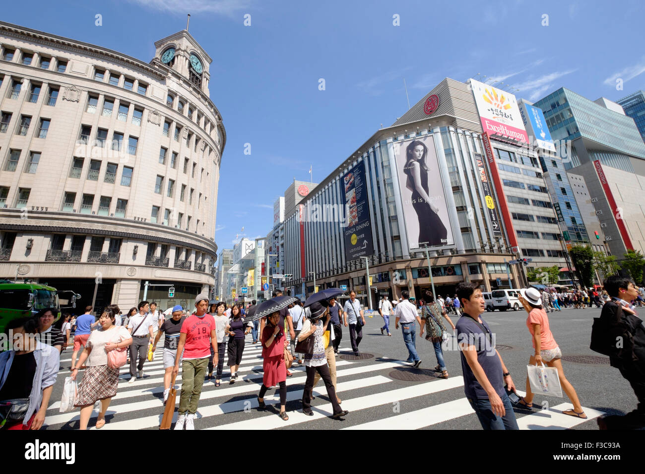 Beschäftigt Fußgängerüberweg im gehobenen shopping Bezirk Ginza in Tokio Japan Stockfoto